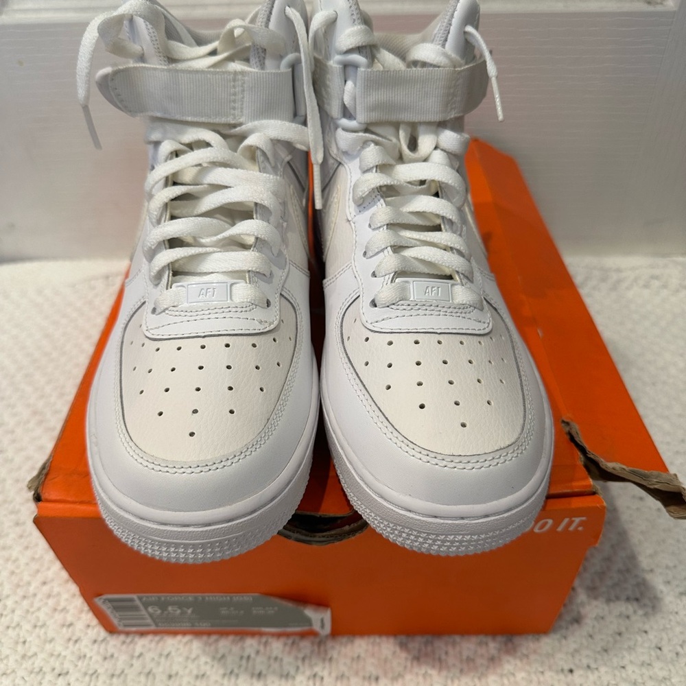 Nike Air Force 1 High GS Triple White – 6.5Y / Women’s 7.5 - Classic All White